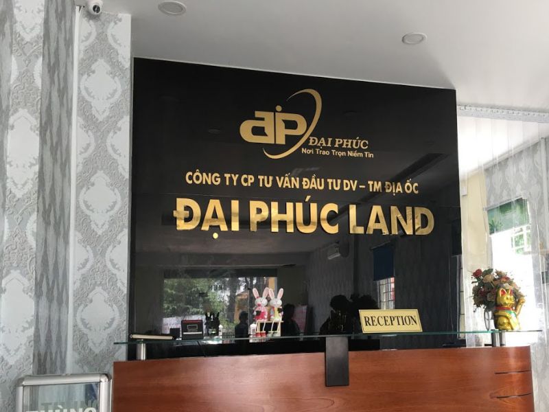 Bảng hiệu alu trong nhà phù hợp cho không gian ít chịu ảnh hưởng thời tiết.