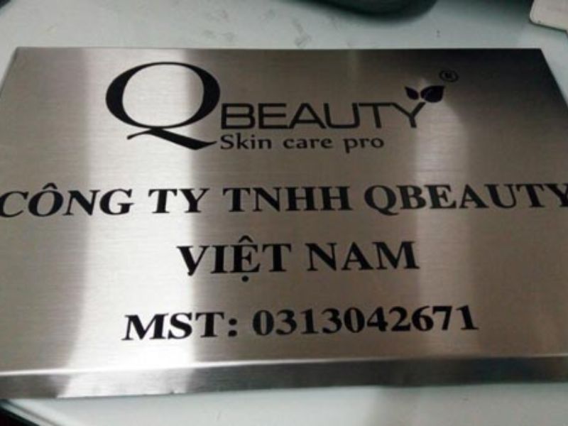 Bảng hiệu inox mang đến vẻ đẹp hiện đại, sang trọng 