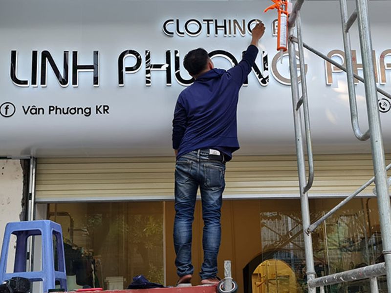 Bảo trì biển quảng cáo để duy trì sự thu hút và ấn tượng với khách hàng cũng như giúp tăng tuổi thọ