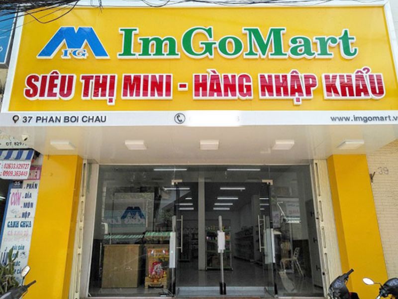 Màu sắc bảng hiệu tạp hóa sẽ giúp thu hút được sự chú ý của khách hàng 