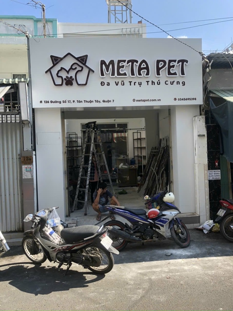 chữ mica hút nổi