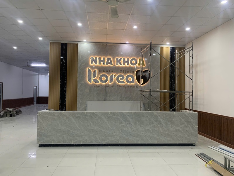 chữ nổi inox hắt chân