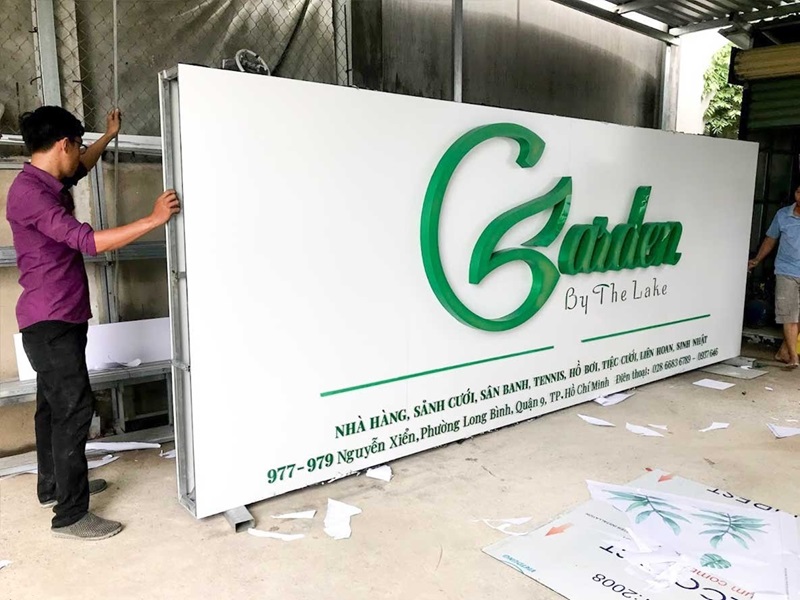 Xem thêm: 10 mẫu bảng hiệu tròn đẹp và cách chọn vật liệu phù hợp  Với những ưu điểm nổi bật này, bảng hiệu mica là sự lựa chọn hoàn hảo cho các cô