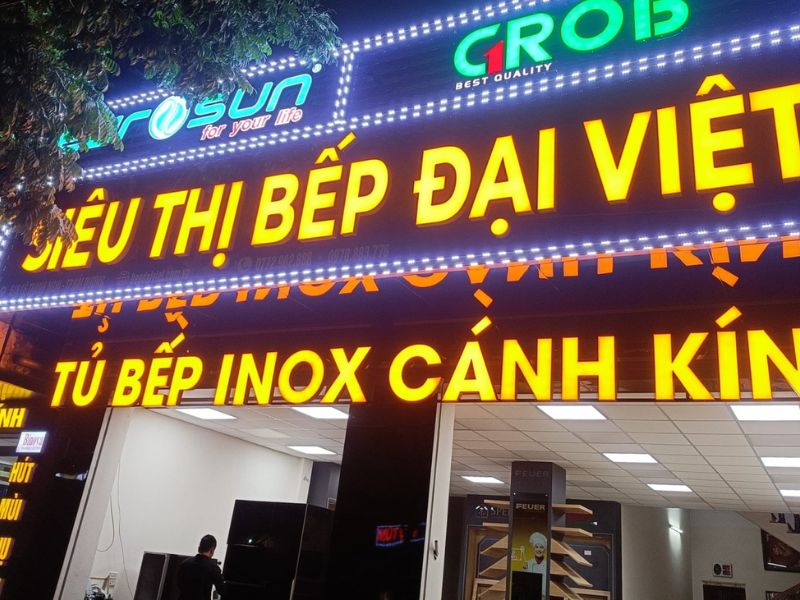 Bảng hiệu LED mica dễ dàng thi công và bảo trì.